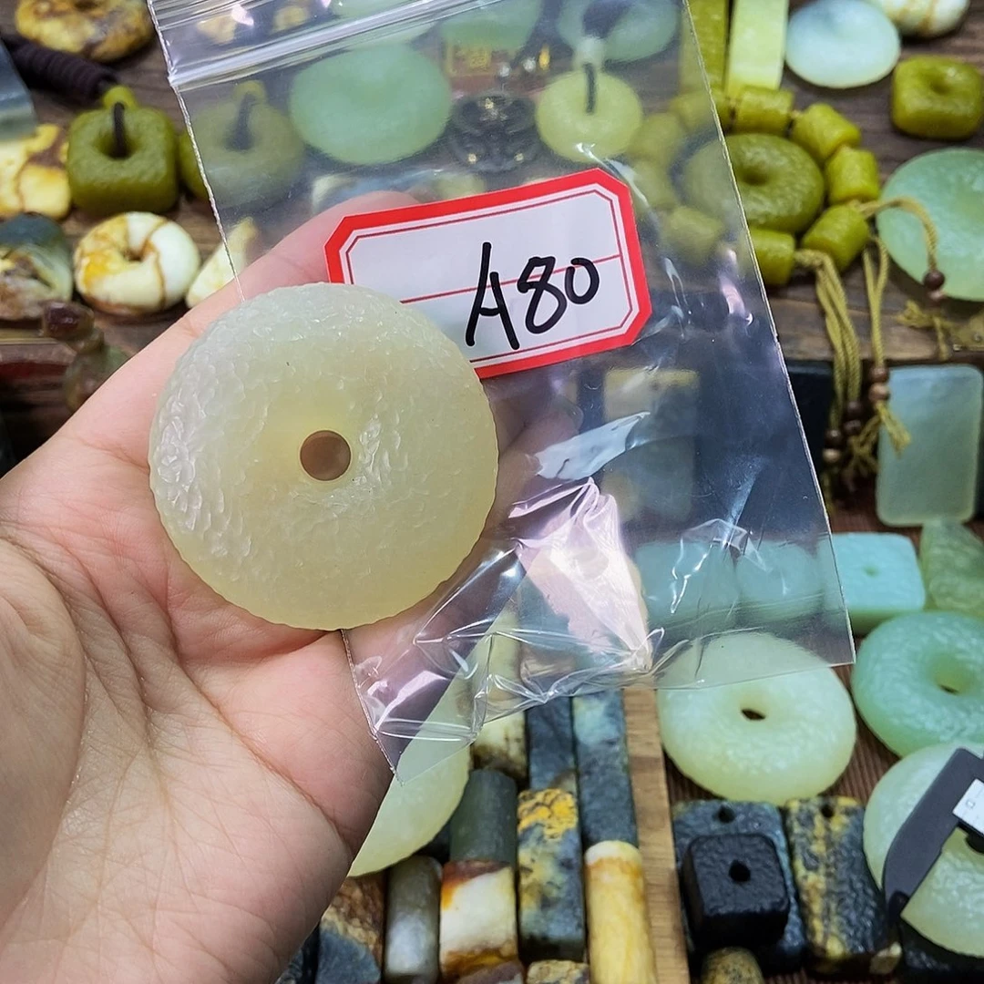 蛇纹石玉未镶嵌挂件愚**酒