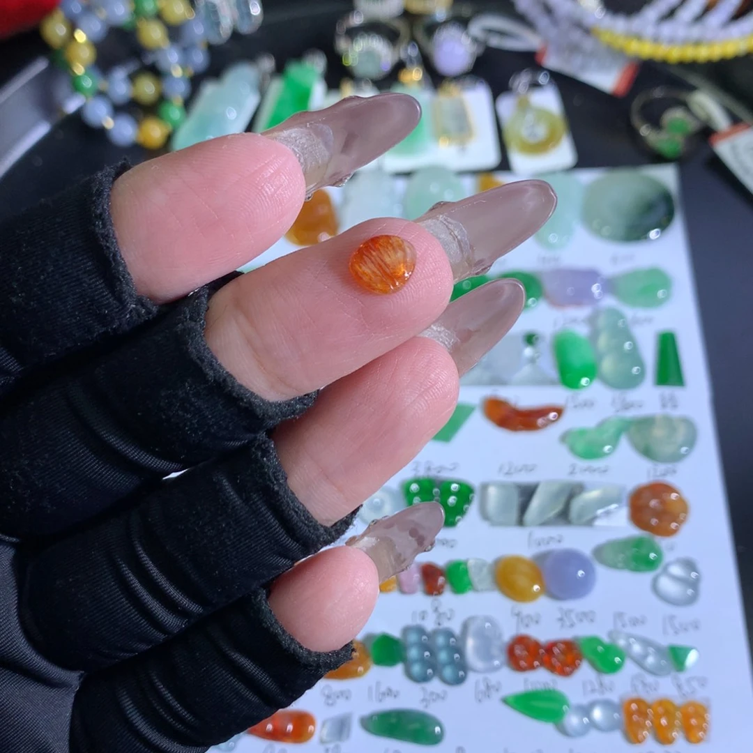 翡翠裸石未镶嵌贝壳