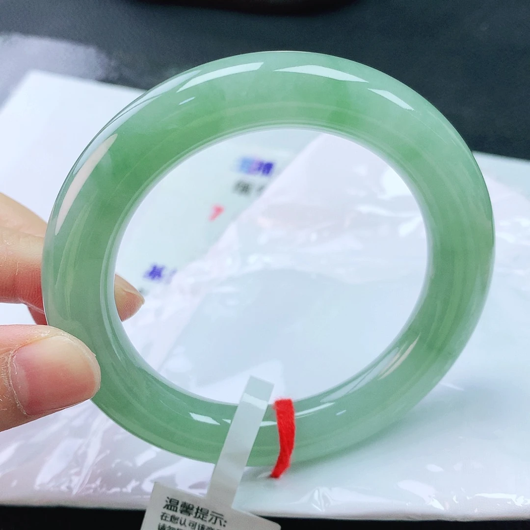 翡翠手镯未镶嵌56胖