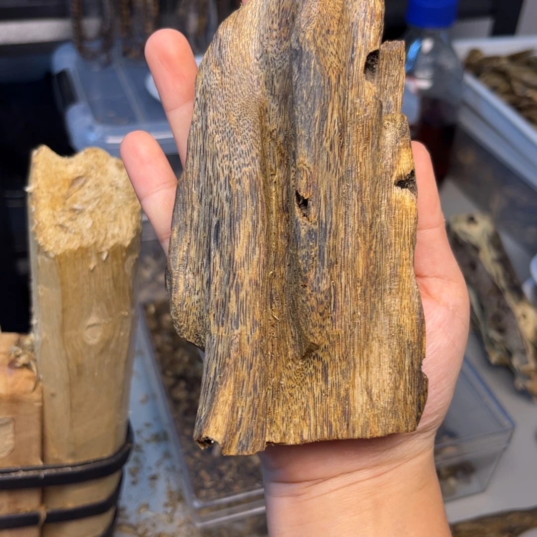 黑***白沉香沉香碎屑奇楠沉香熏香黑珍珠虫漏106克