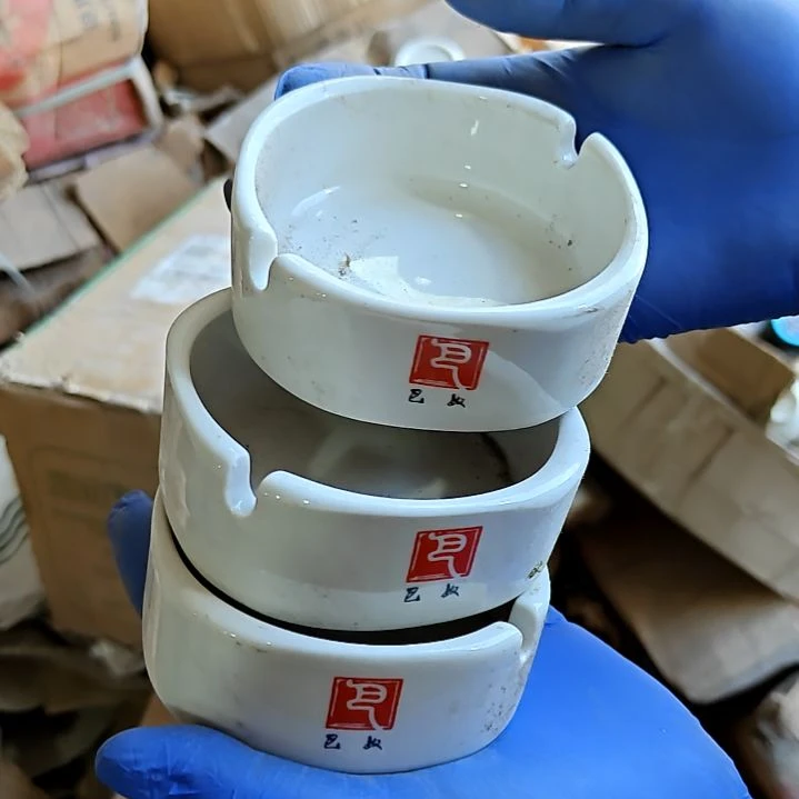 摆件盘子碗茶壶啥都有