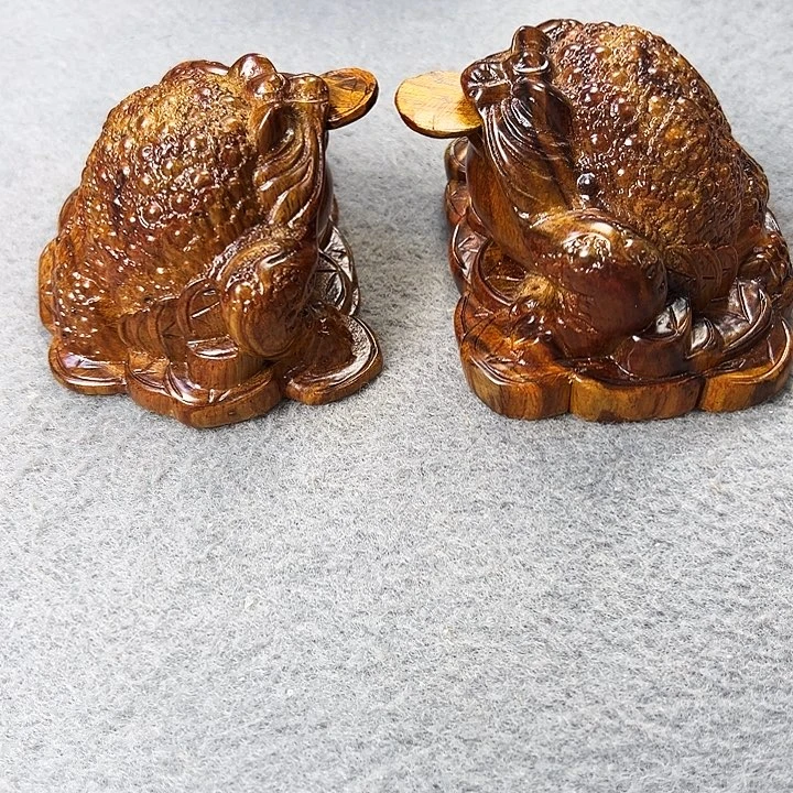 分****5越南黄花梨摆件一个