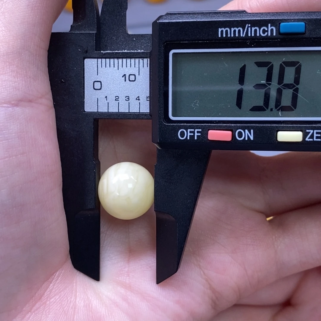 裴***了裸石琥珀未镶嵌纯天然