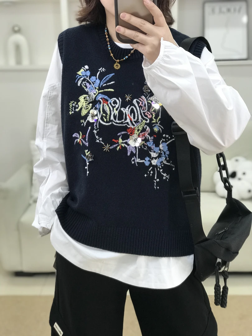 {莹莹推荐}3816秋季大码女装重工线条刺绣立体闪片花针织马甲