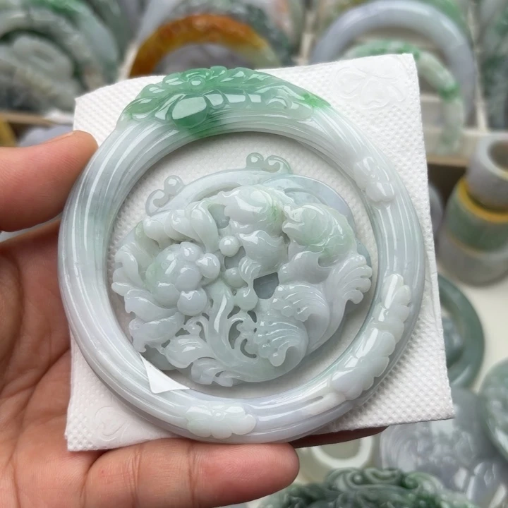珍***惜翡翠未镶嵌手镯60圈有避雕特价不退换