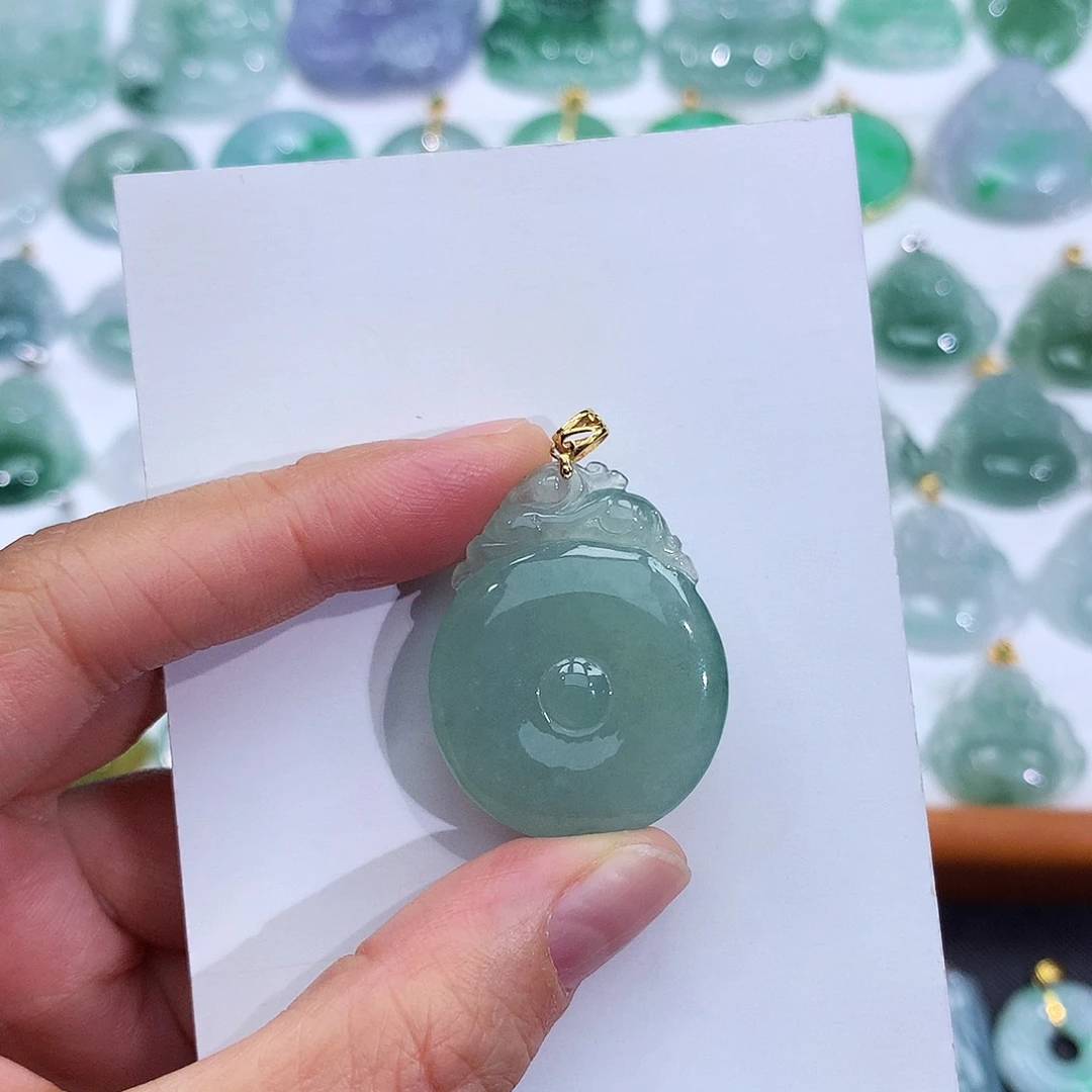 翡翠18K金镶嵌颈饰翡翠吊坠