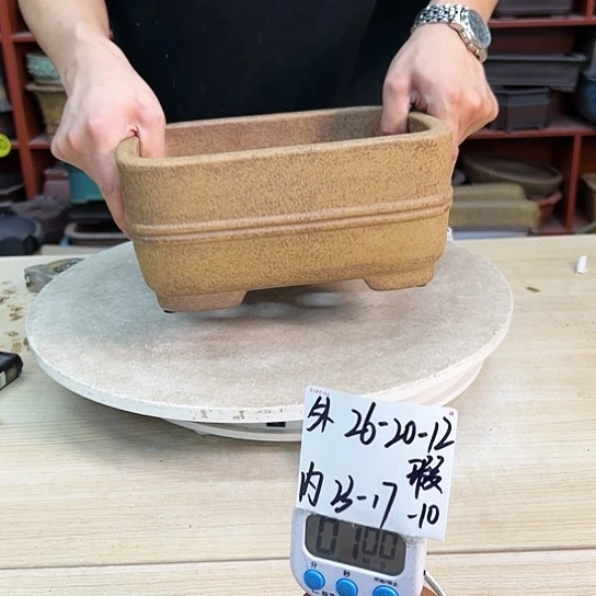 ?**?紫砂花盆中香气飘扬