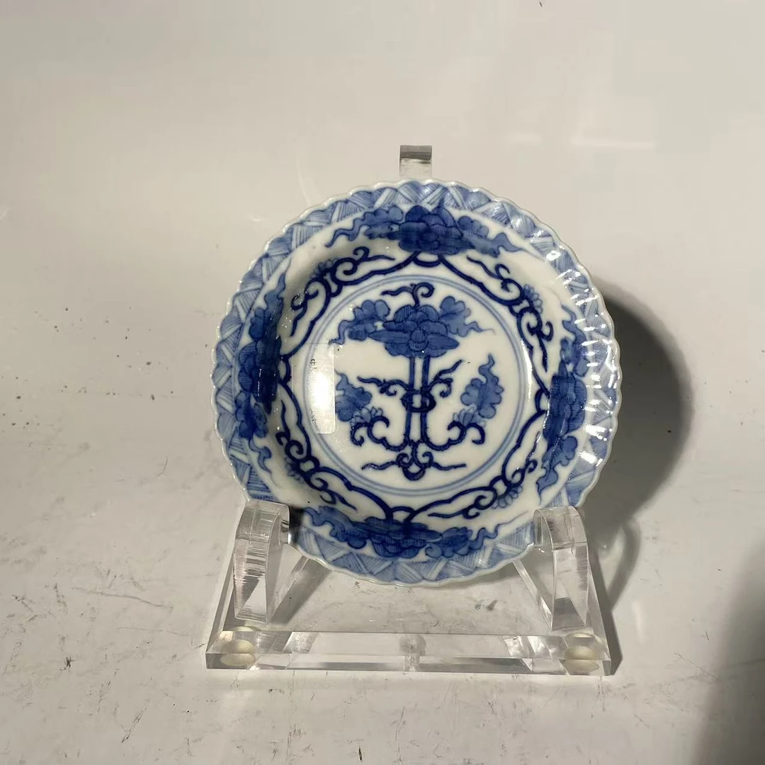 Q-清中期 青花缠枝莲纹菱口盘 直径13