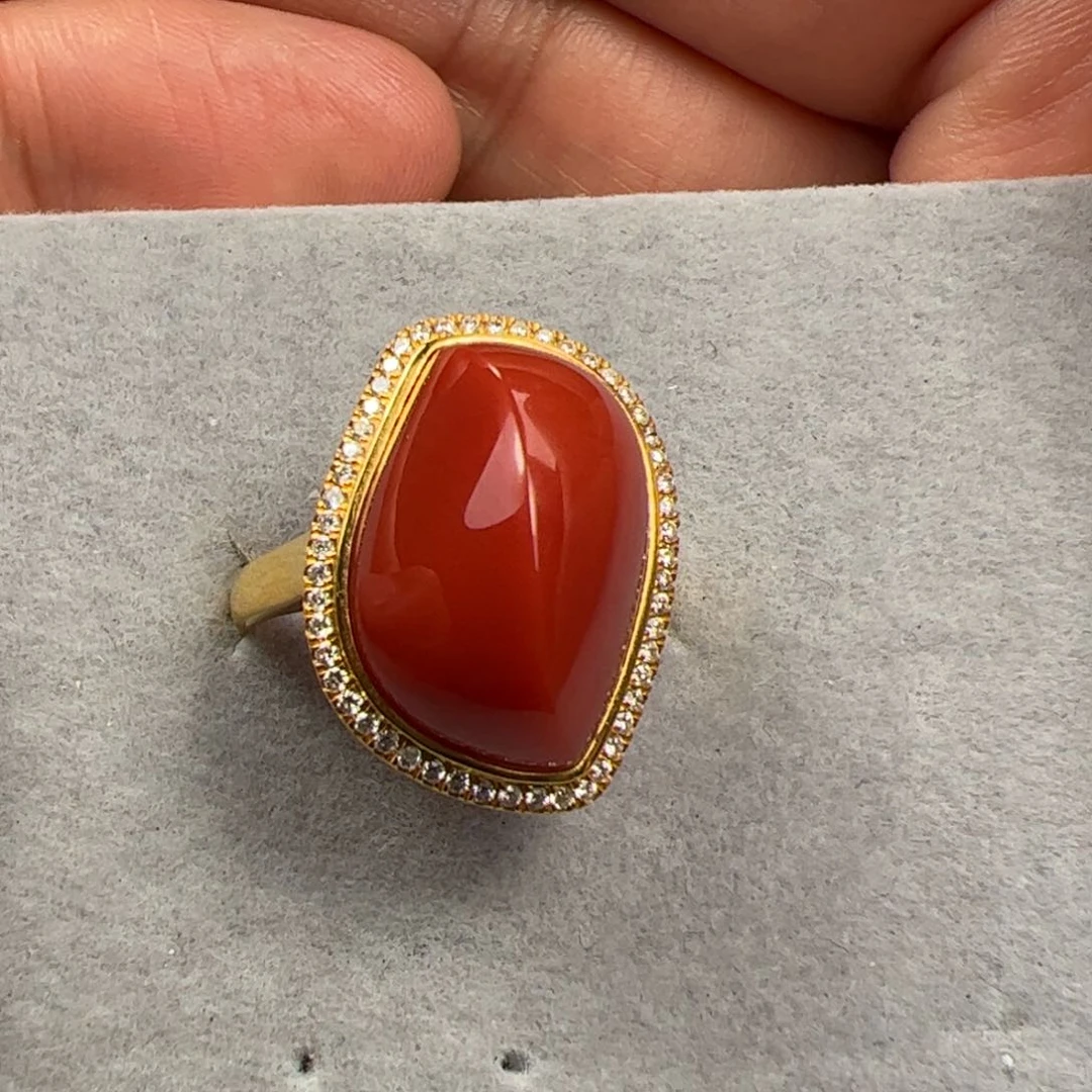 南红玛瑙戒指18K金镶嵌天**子