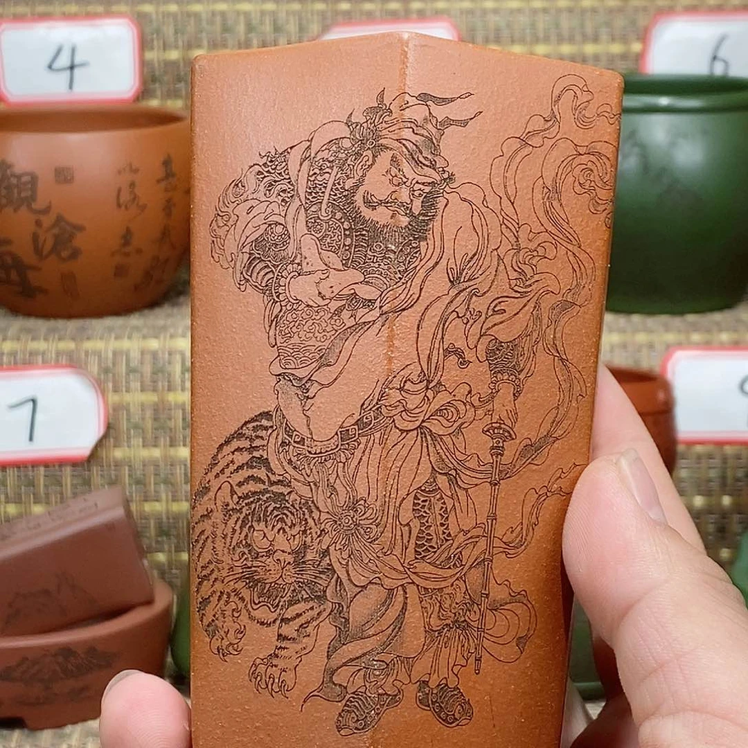 紫砂花盆我在看书