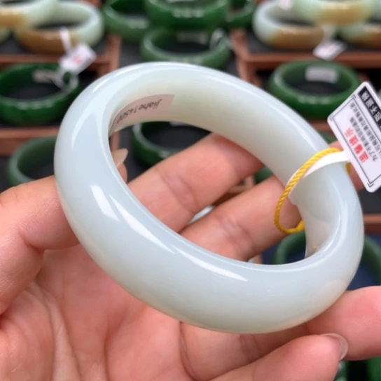 和田玉手镯未镶嵌5556圈口