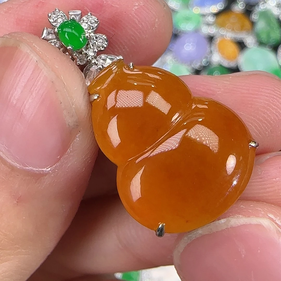 翡翠颈饰18K金镶嵌天然翡翠