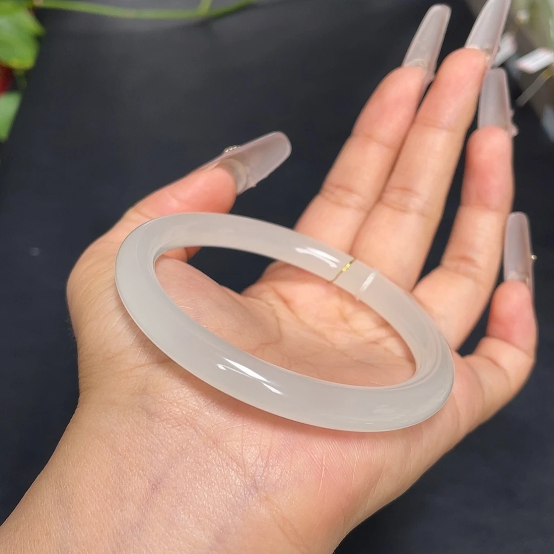 和田玉未镶嵌手镯透白59