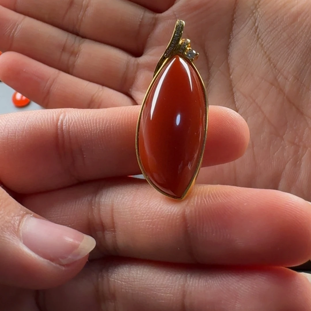 南红玛瑙未镶嵌马眼吊坠39.4*15mm
