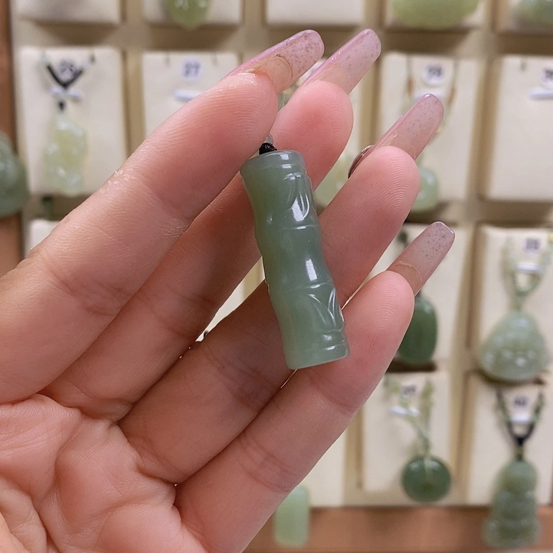 牛***颈饰未镶嵌和田玉