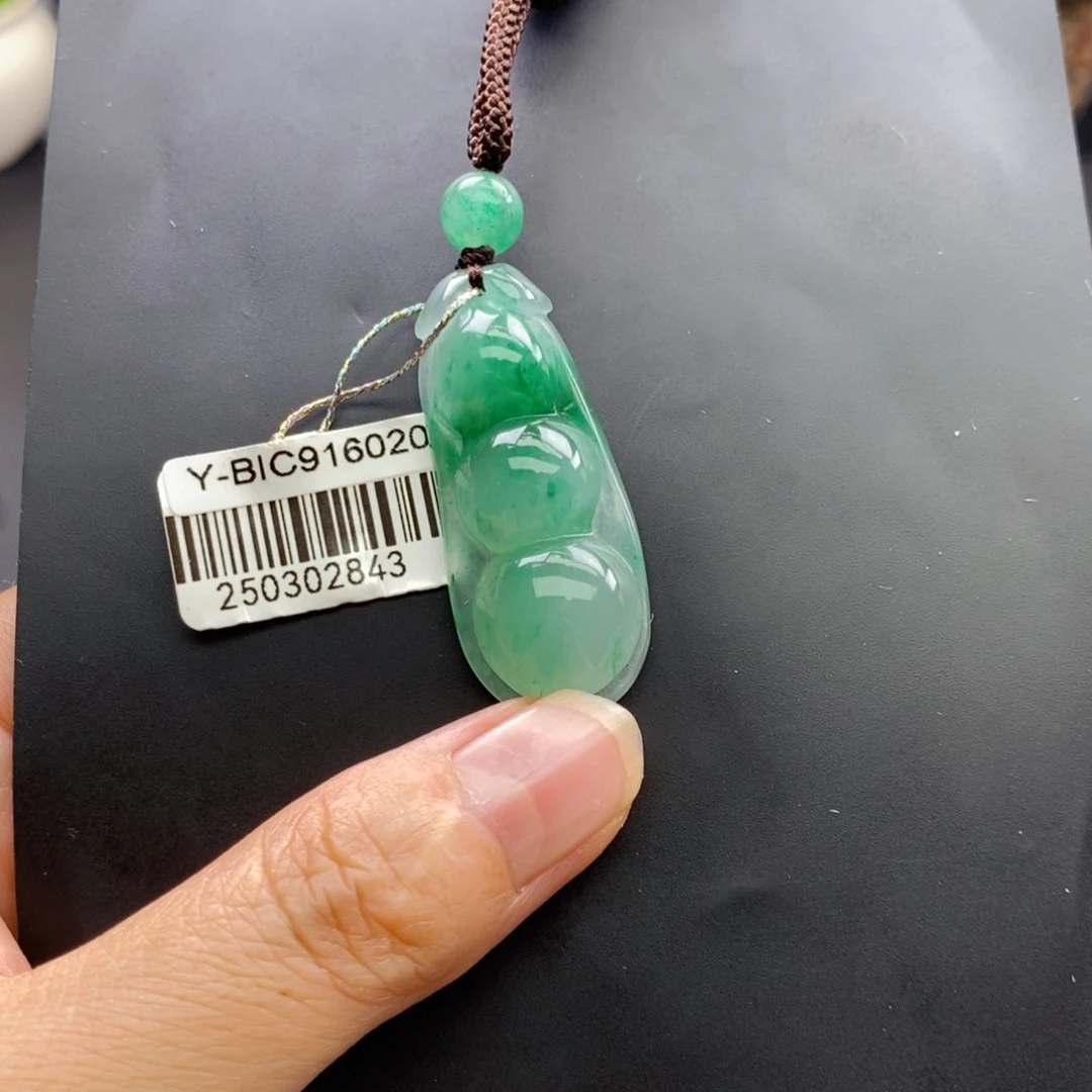 曹****石英质玉未镶嵌颈饰
