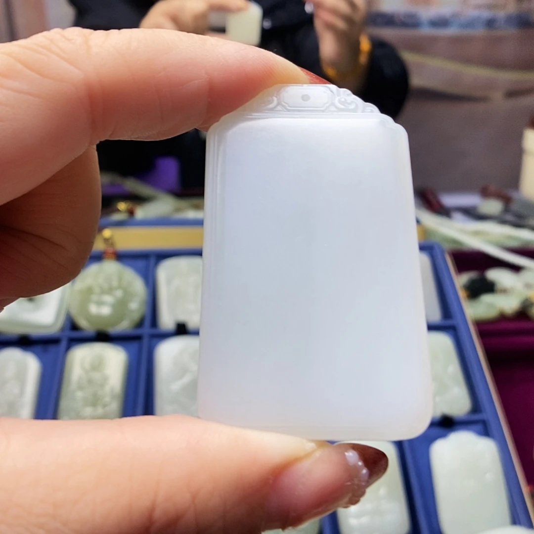 和田玉颈饰未镶嵌梵***子