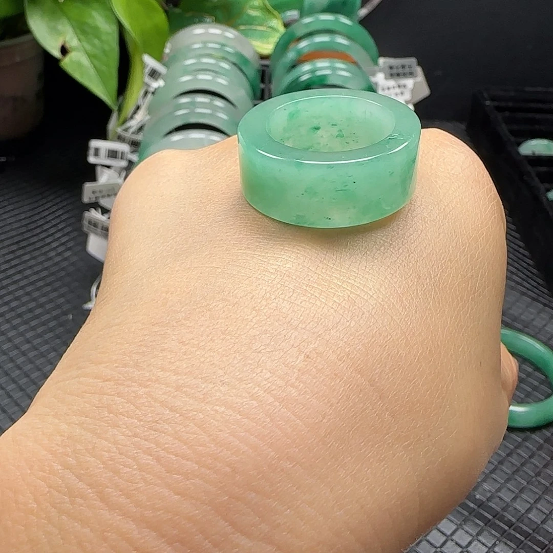 石英质玉（非洲翠）戒指未镶嵌