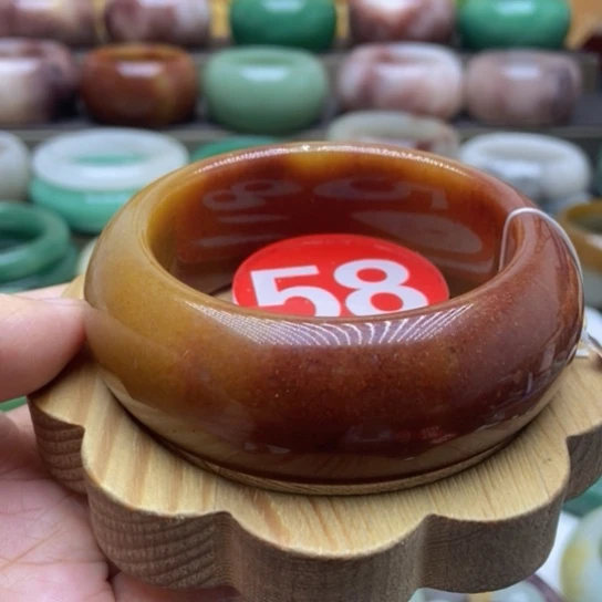 未镶嵌手镯石英质玉