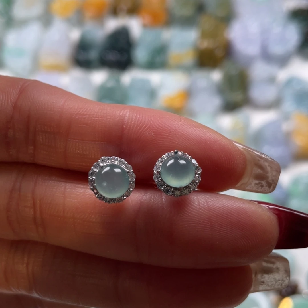 翡翠吊坠(赠链)未镶嵌