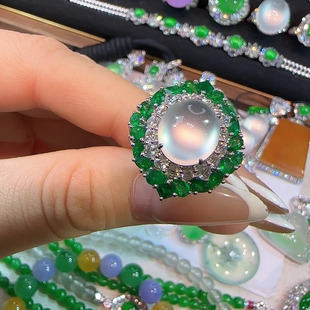 翡翠18K金镶嵌颈饰