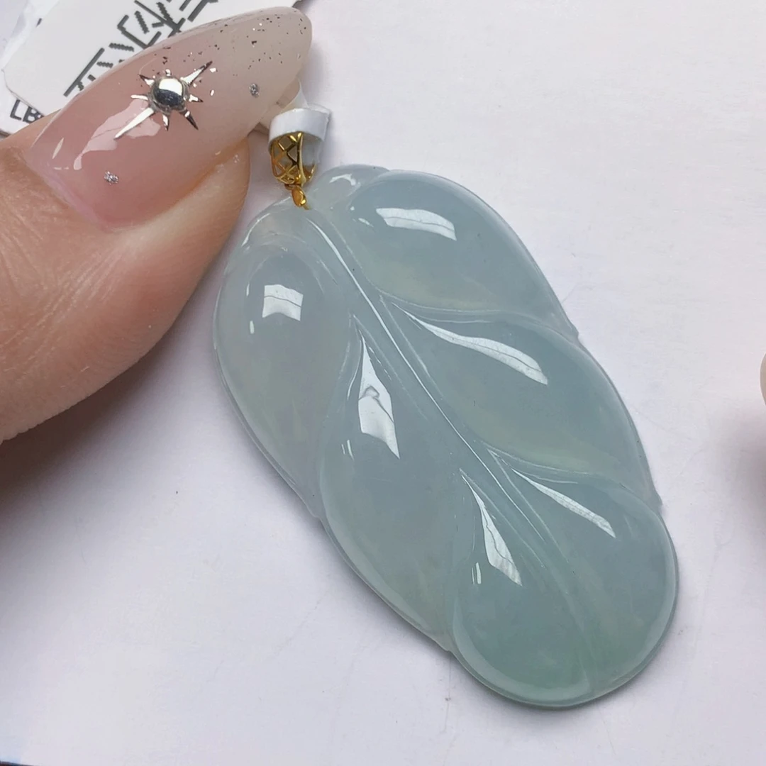 颈饰18K金镶嵌翡翠