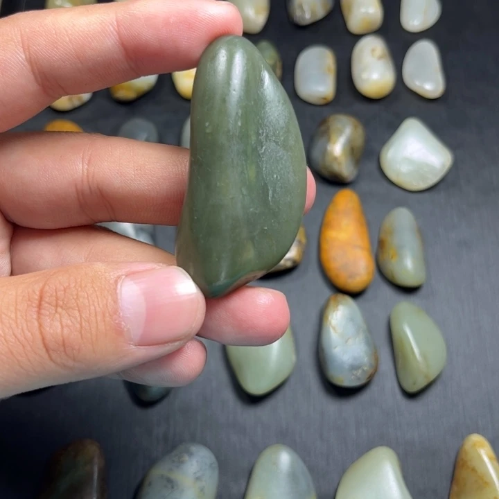 和田玉未镶嵌珠宝奇石