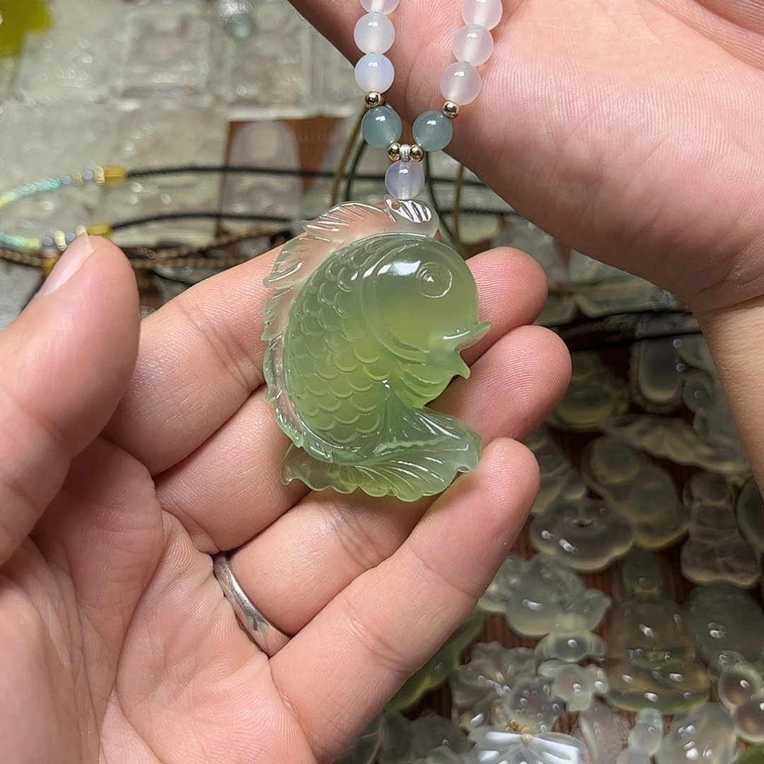 岫玉未镶嵌颈饰吊坠