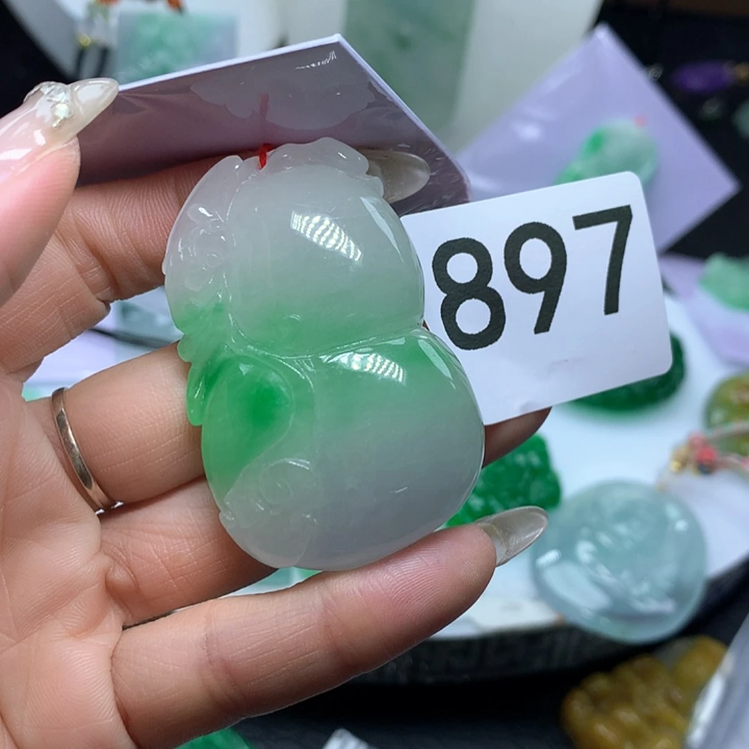 翡翠吊坠(赠链)未镶嵌