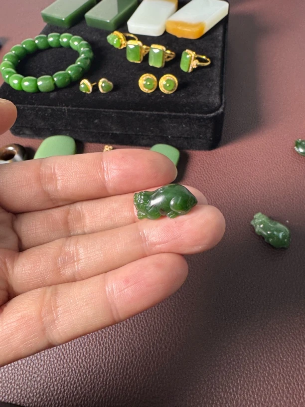 和田玉俄罗斯碧玉7号矿貔貅吊坠