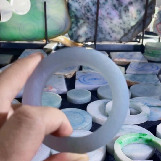 定制翡翠未镶嵌手镯