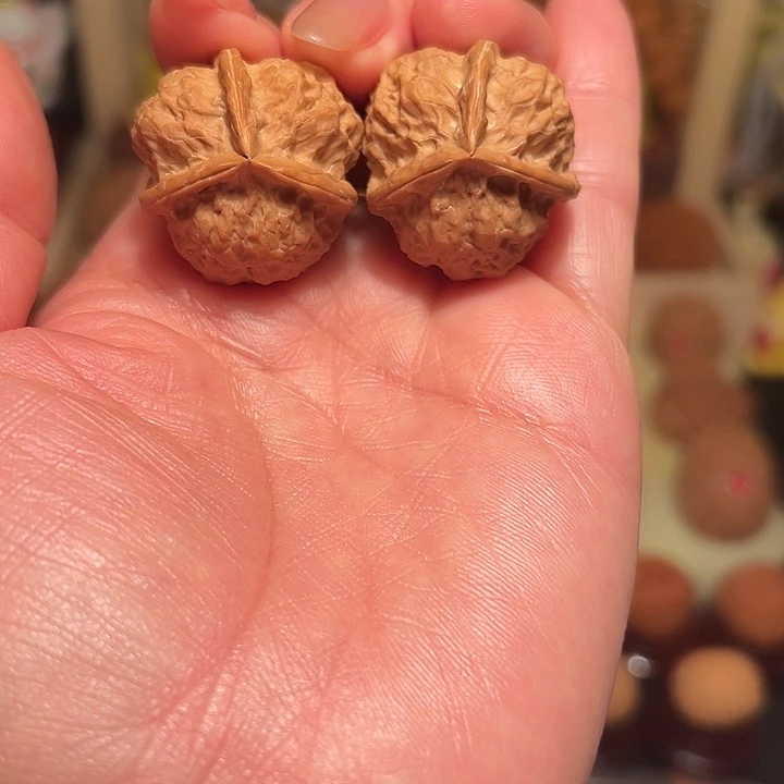 桃核把件杨*侠精品核桃