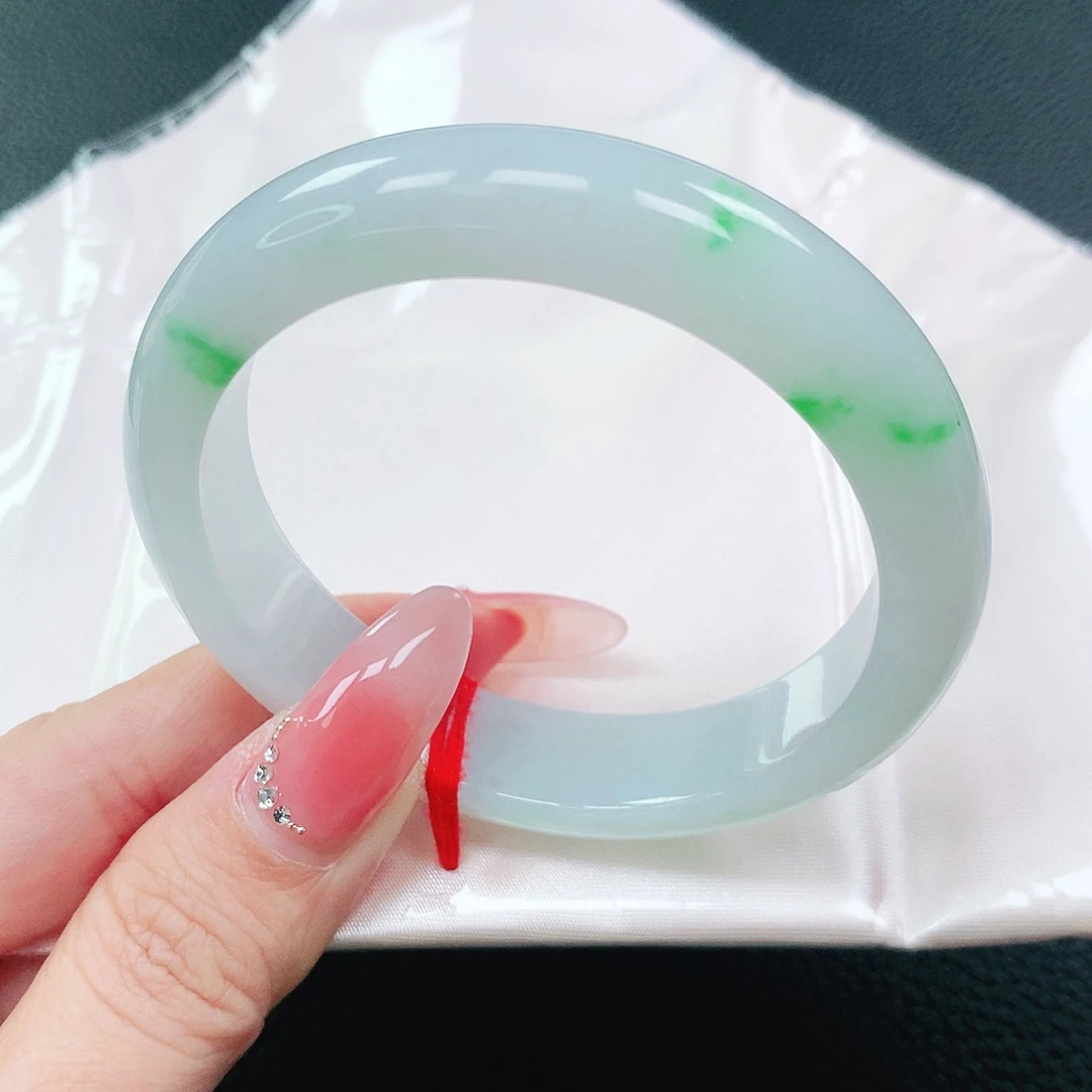 翡翠手镯未镶嵌53圈