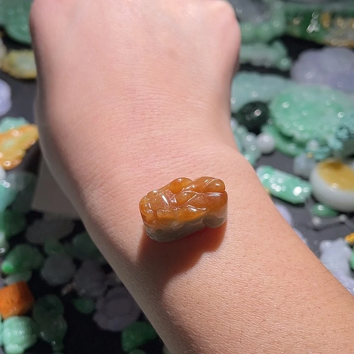 颈饰未镶嵌翡翠天