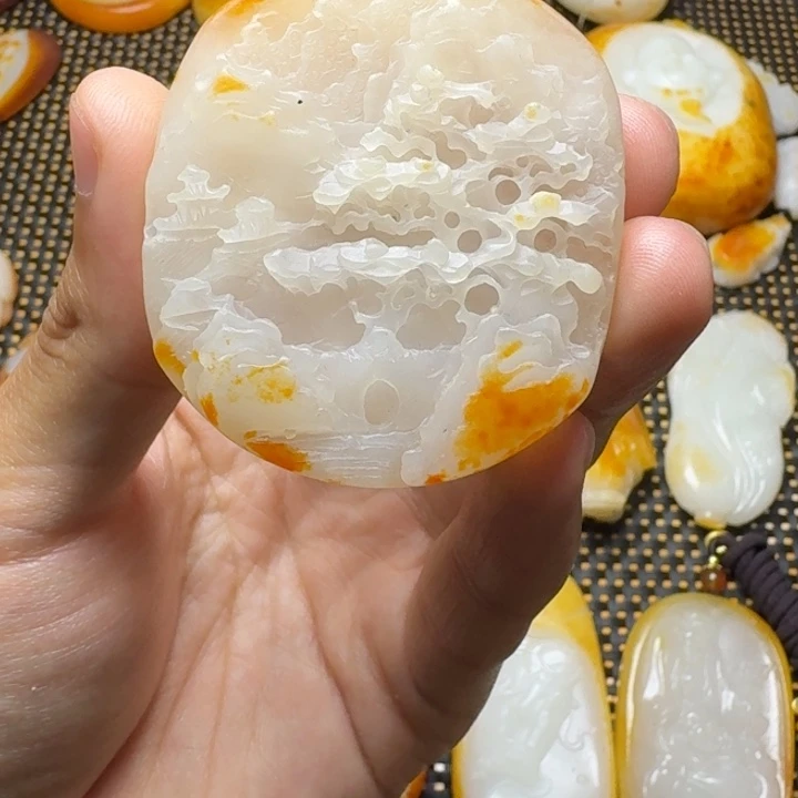 和田玉未镶嵌颈饰