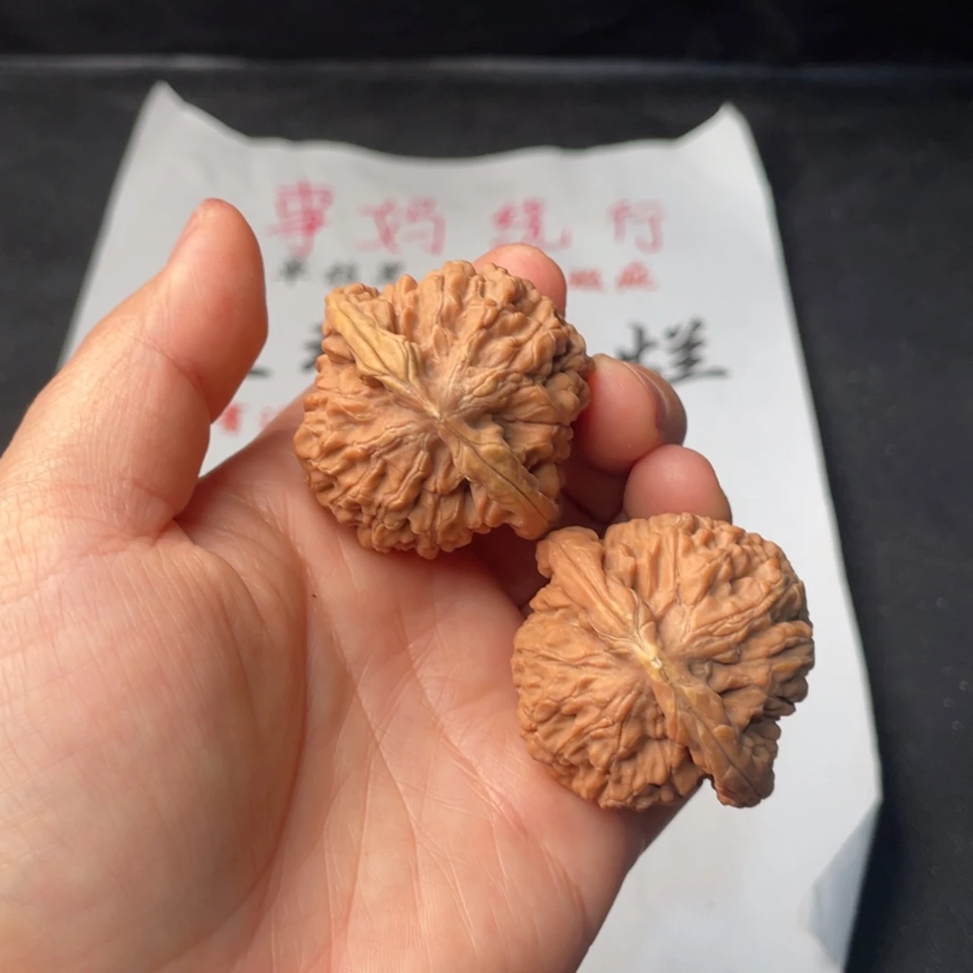 文玩核桃把件288。42莲花有黄
