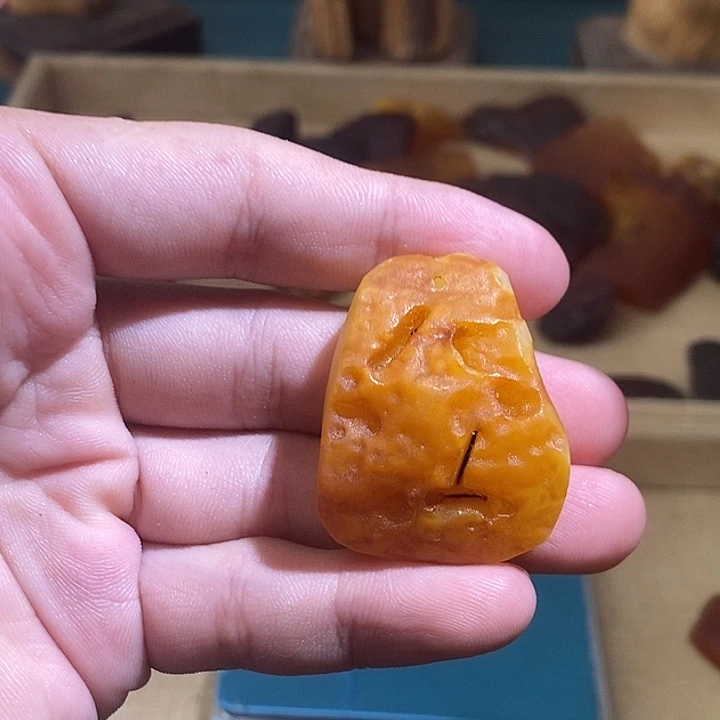 琥珀未镶嵌裸石黄白花