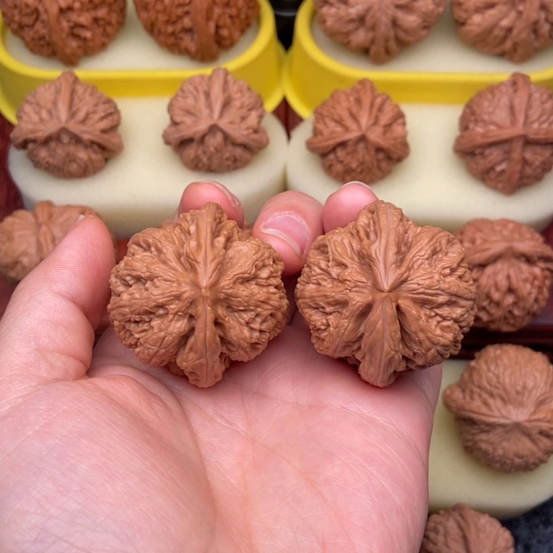 文玩核桃把件40八筋聚顶粗筋