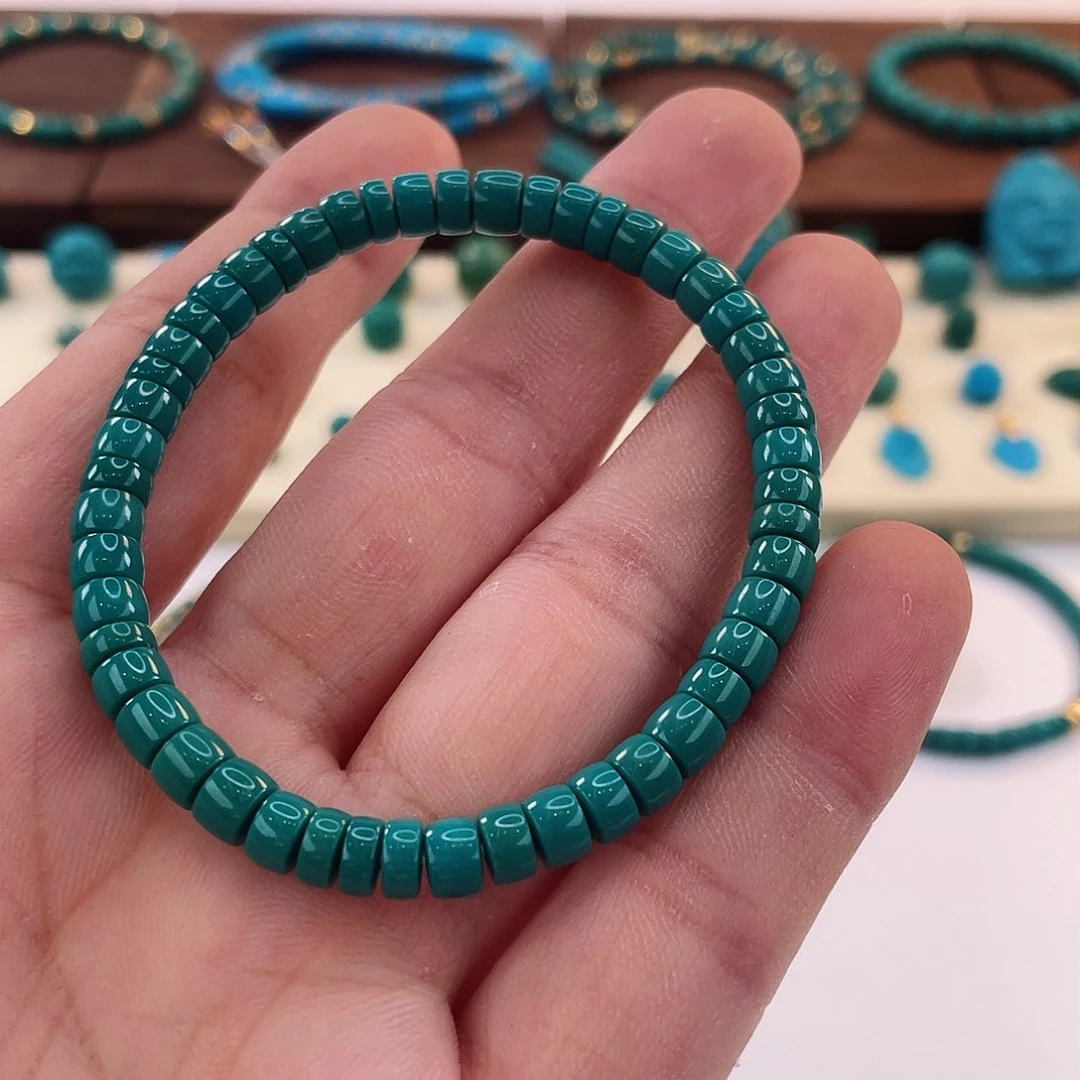 绿松石颈饰未镶嵌