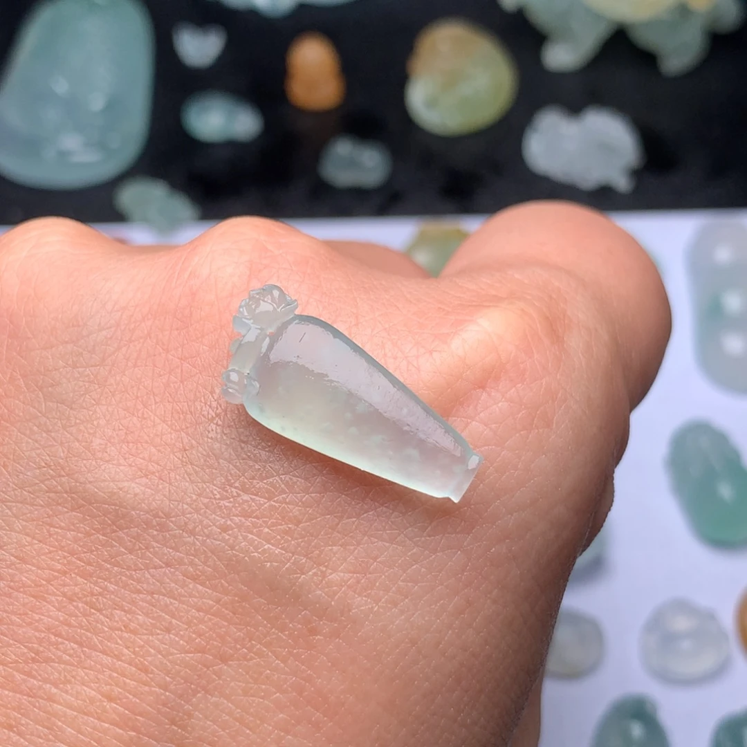 定制翡翠未镶嵌花瓶