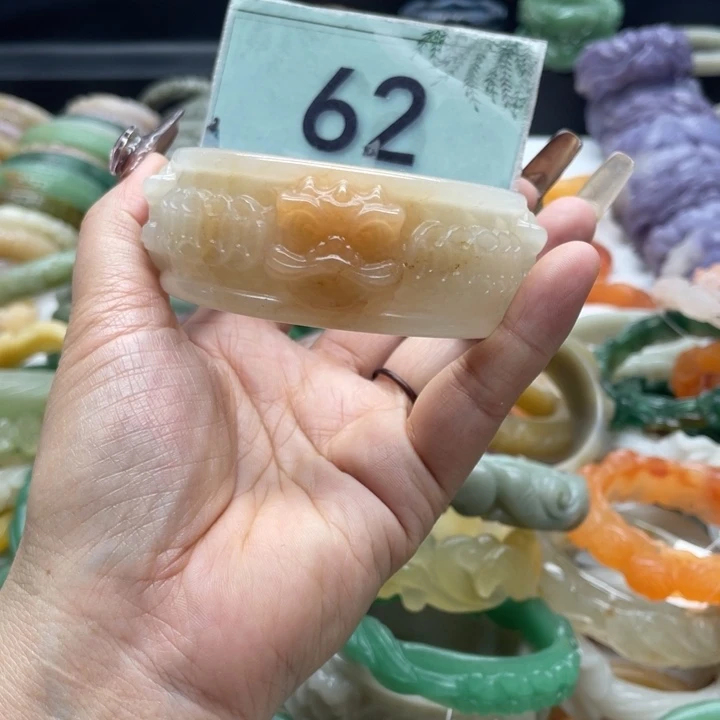 石英岩玉未镶嵌手镯