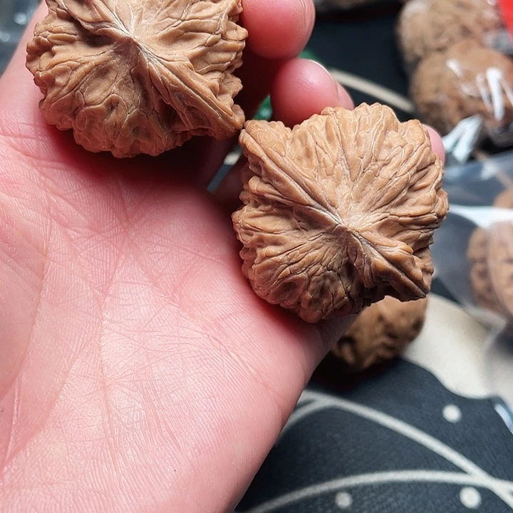 文玩核桃把件磨盘狮子头