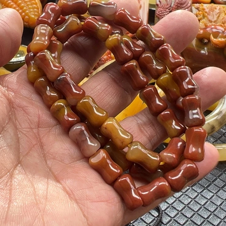 石英质玉(黄龙玉)颈饰未镶嵌