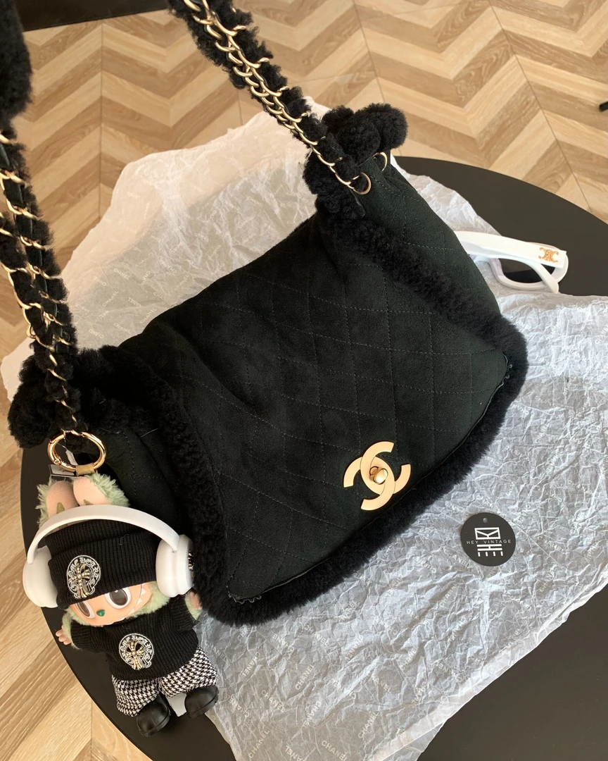 95新 Chanel/香奈儿 黑金麂皮羊羔毛元宝单肩包 16495578