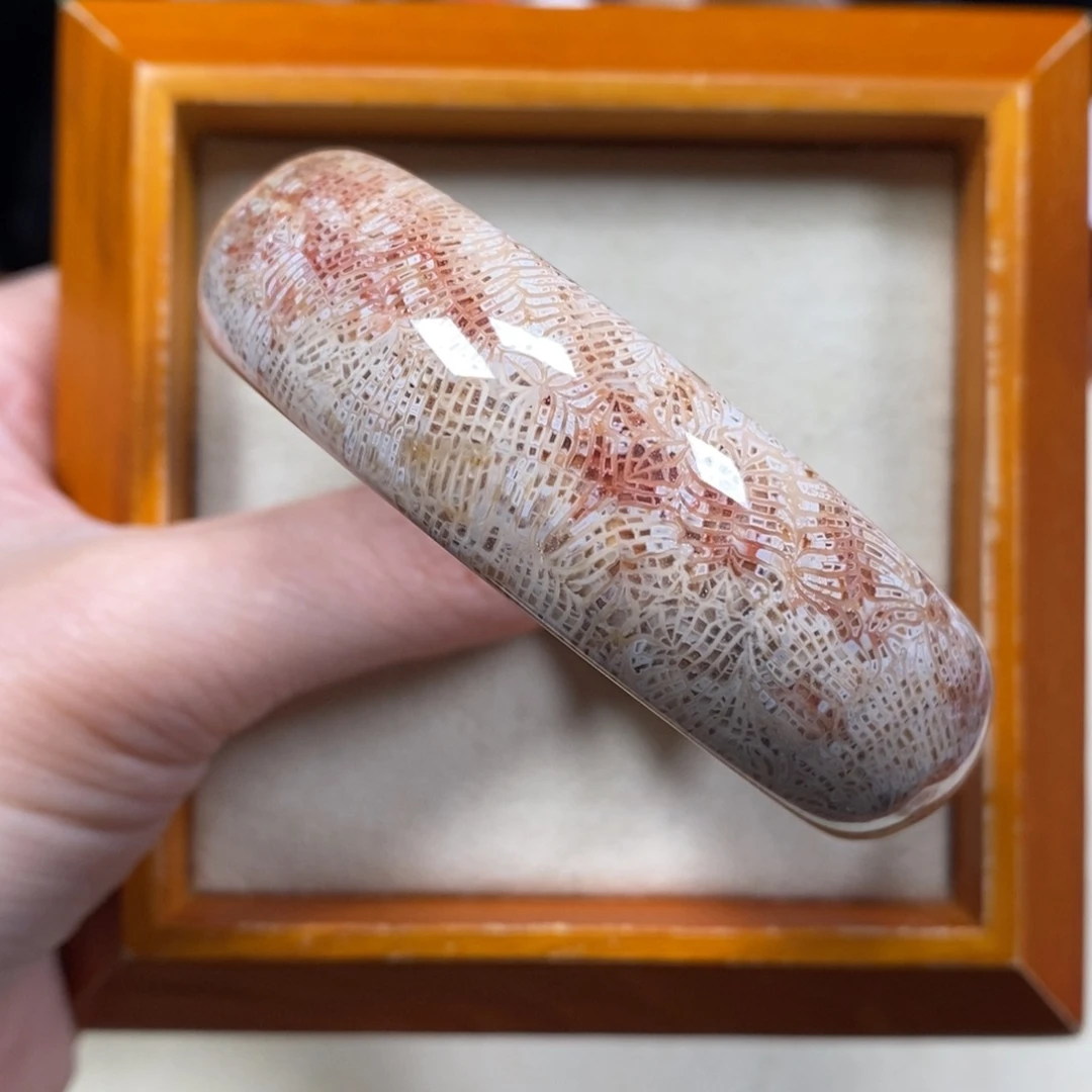 幸***盖硅化珊瑚（珊瑚玉）未镶嵌手镯圈口57.6