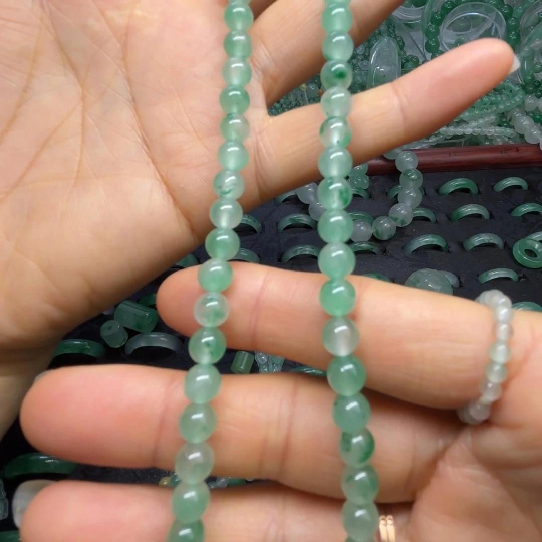 石英质玉（非洲翠）未镶嵌散珠冰飘花珠子锁骨项链