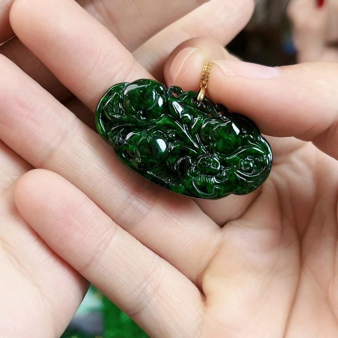 翡翠颈饰18K金镶嵌吊坠