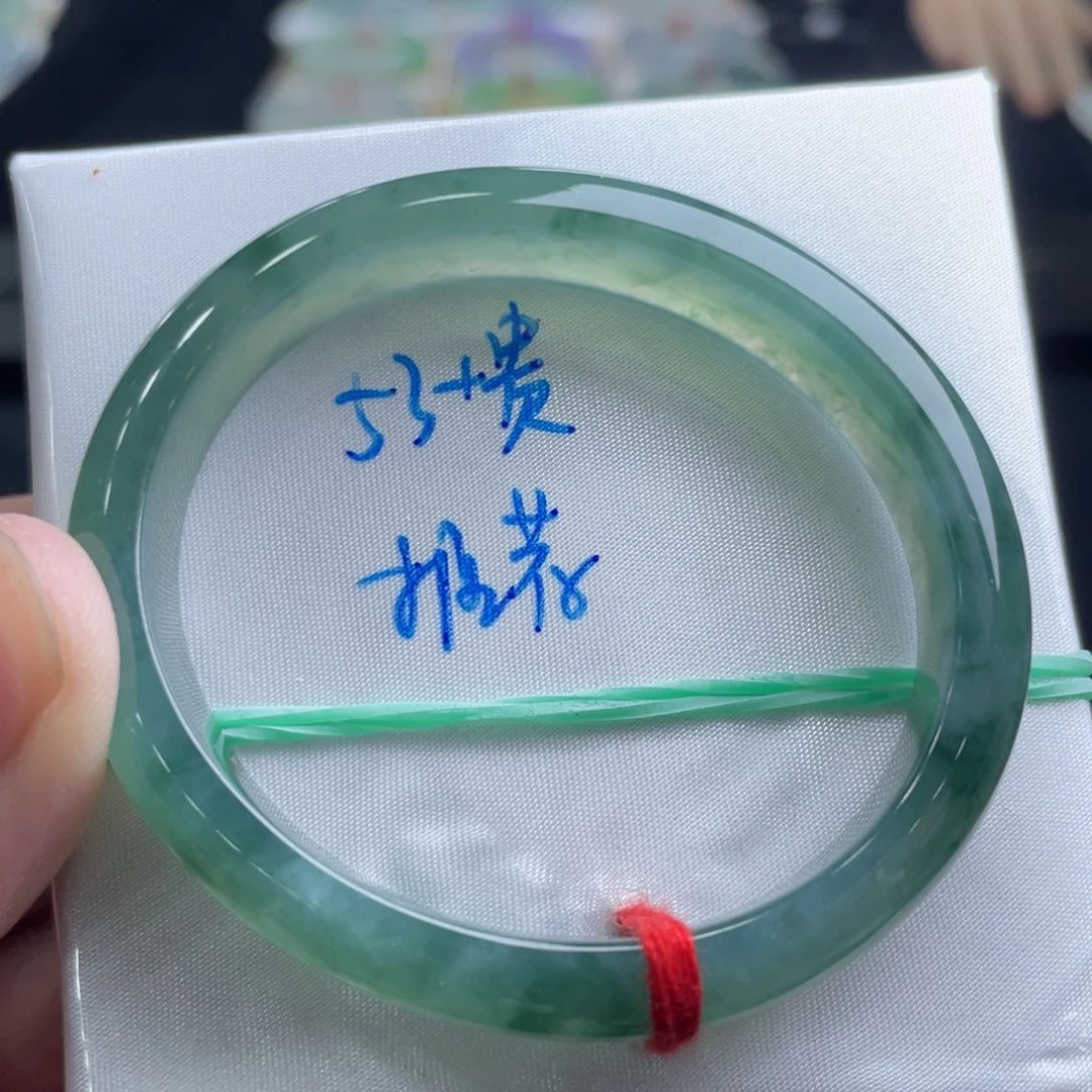翡翠手镯未镶嵌翡翠手镯