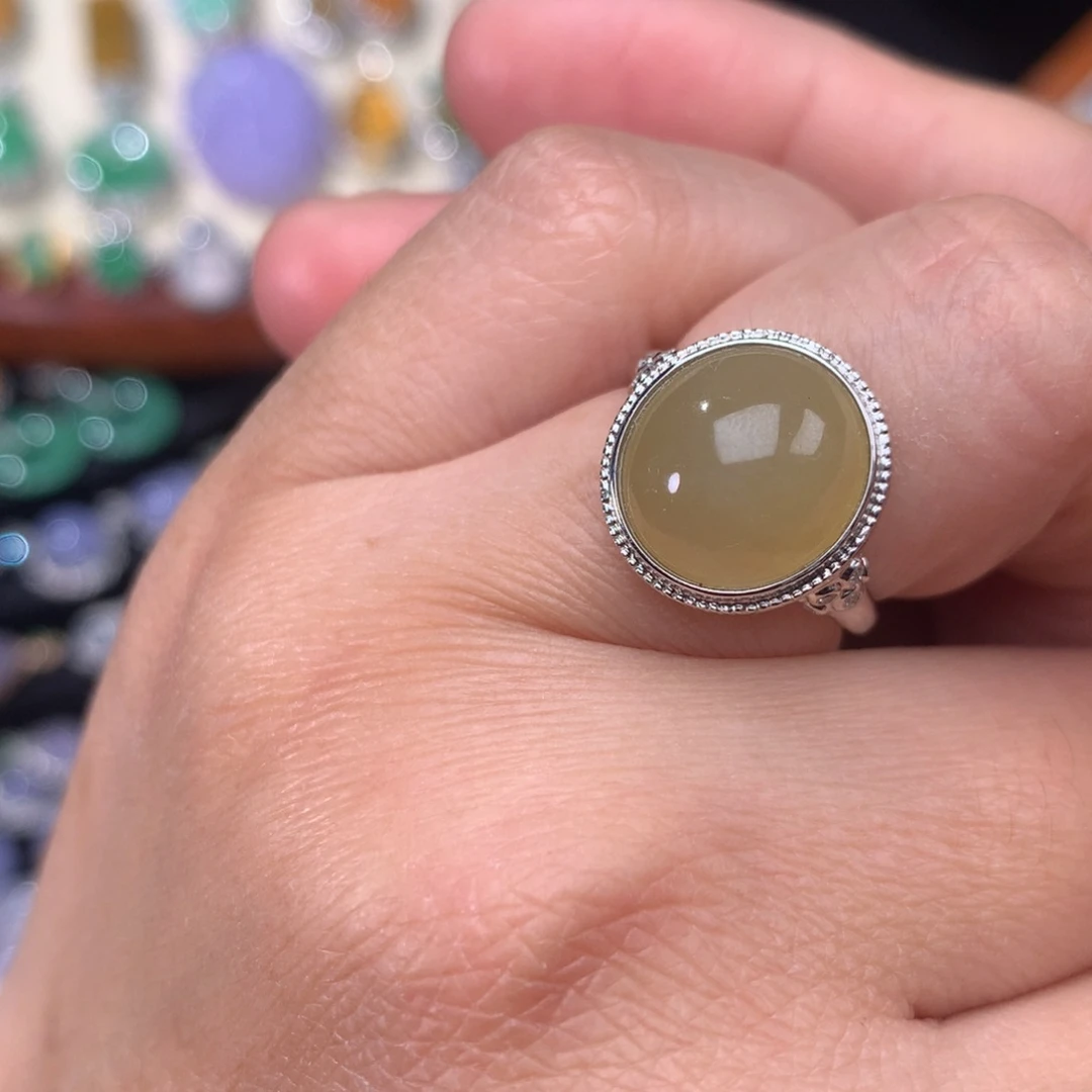 翡翠戒指18K金镶嵌蛋面戒指