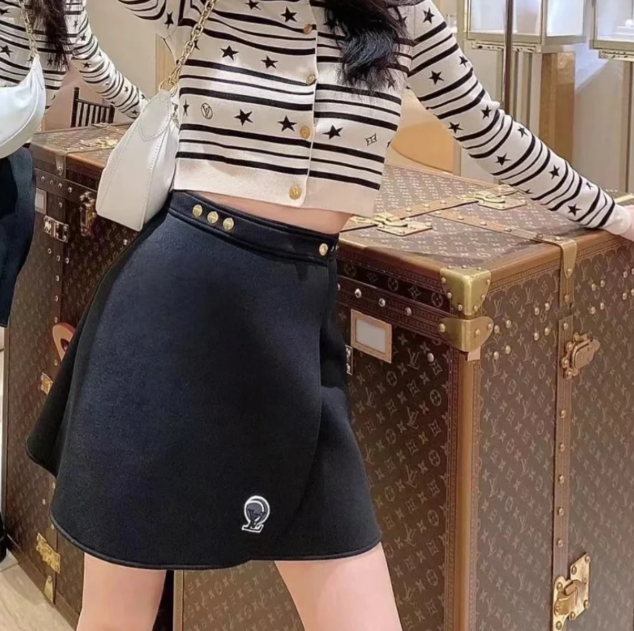 95新 LouisVuitton/路易威登 CZF0027/老花皮扣半身裙/尺码38码